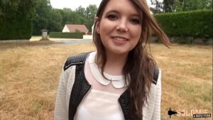 порно видео Angela, jeune timide se dévergonde en gangbang