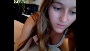 порно видео Beautiful white girl nasturbating in webcam