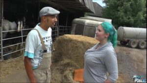 порно видео Big boobs girl wanted to ride a horse and finally rode a dick