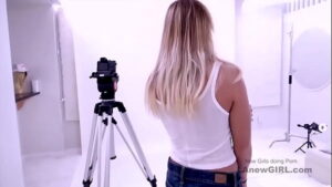 порно видео Blonde cums hard with a cock in her ass at audition