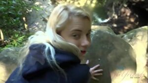 порно видео Blonde teen gets fucked and sucks cock in a forest (Riley Star)