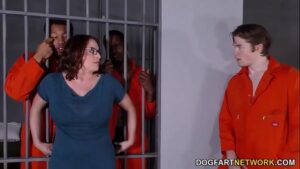 порно видео Busty Maggie Green Has Interracial Threesome In Jail