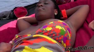порно видео Couple Having Wild Hot Sex Outdoors!