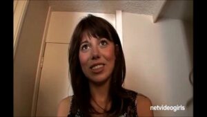 порно видео Cute amateur teases strips then fucks