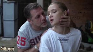 порно видео Guy fucks sweet teen pussy hardcore and fingers her during sex