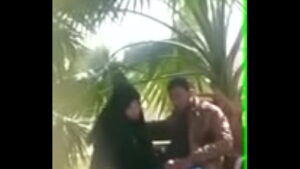 порно видео Handjob in park