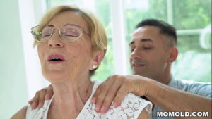 порно видео Kinky Old Chubby GILF Malya has a lucky day, gets to hop on a young dong