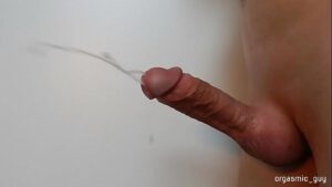 порно видео Male orgasm with huge cumshot after nice cock growing