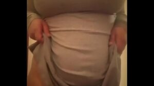 порно видео Ninfa enseña sus grandes pechos