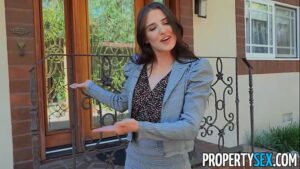 порно видео PropertySex Enticing Brunette Real Estate Agent Babe Convinces Picky Client to Purchase Home