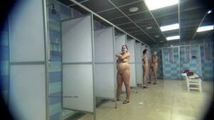 порно видео Public shower rooms hidden cam