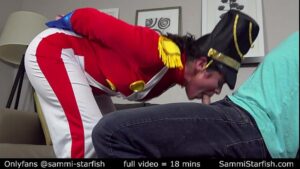 порно видео Toy Soldier — Halloween Blowjob
