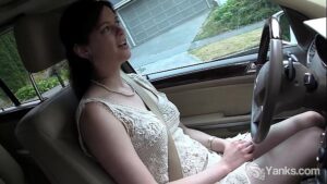 порно видео Yanks Cutie  Savannah Sly Masturbates In The Car